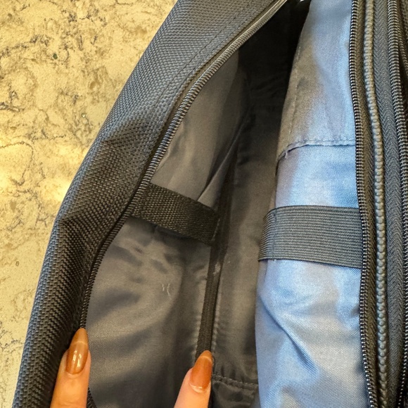 Fossil Travel Toiletry Bag in black stylish practical accessory perfect for men - Picture 7 of 13